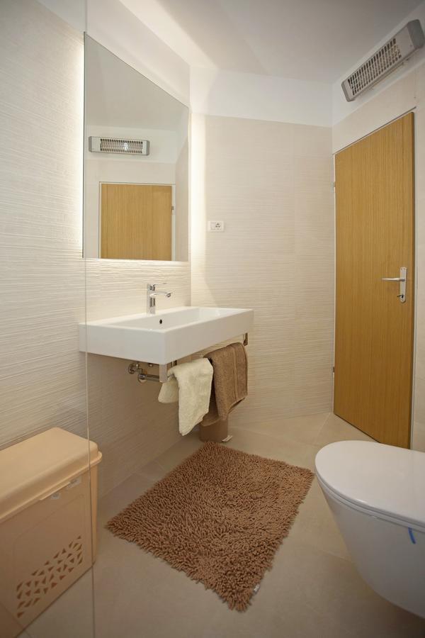 Apartment Pia Ровин Екстериор снимка