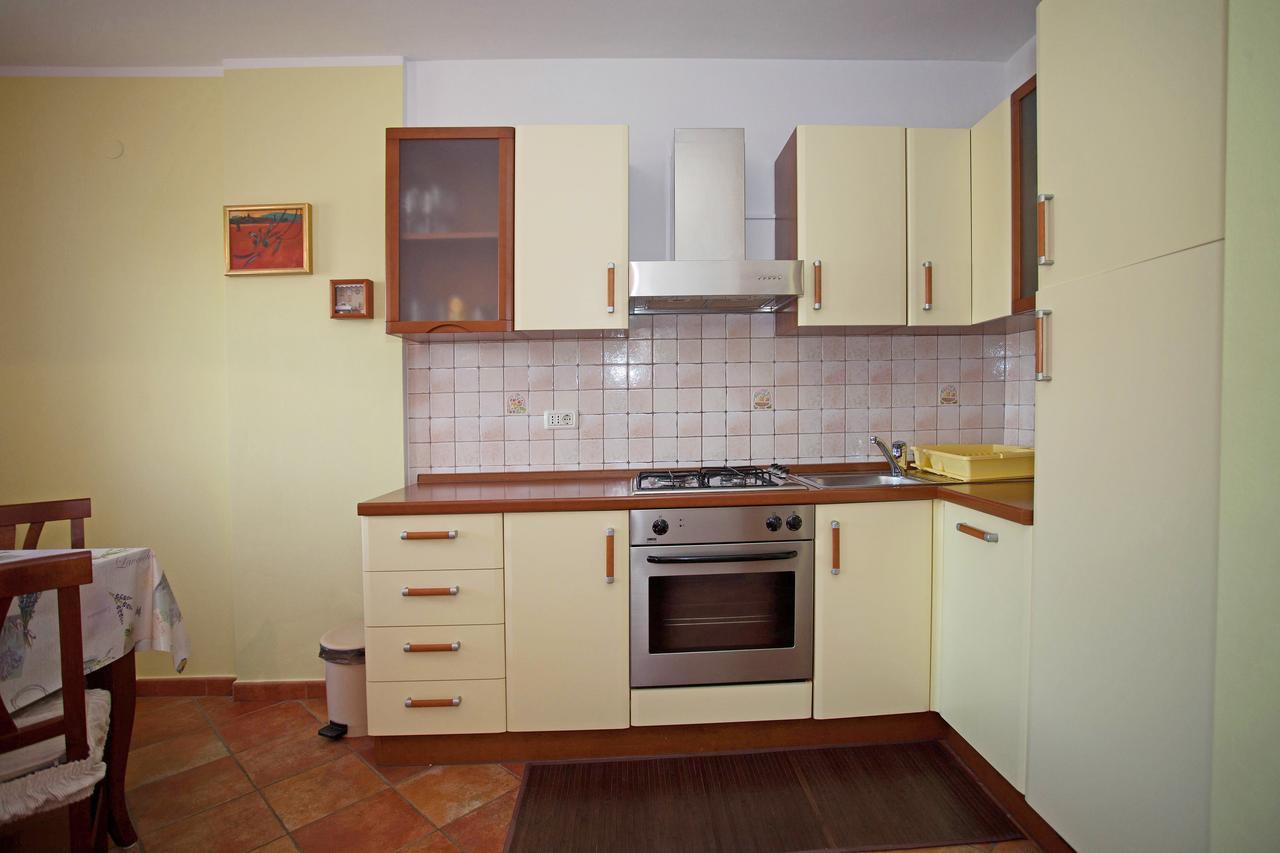 Apartment Pia Ровин Екстериор снимка
