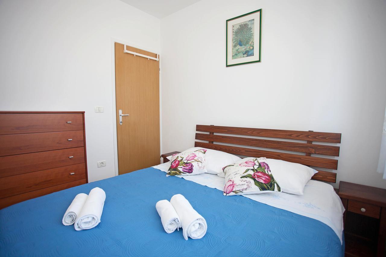 Apartment Pia Ровин Екстериор снимка