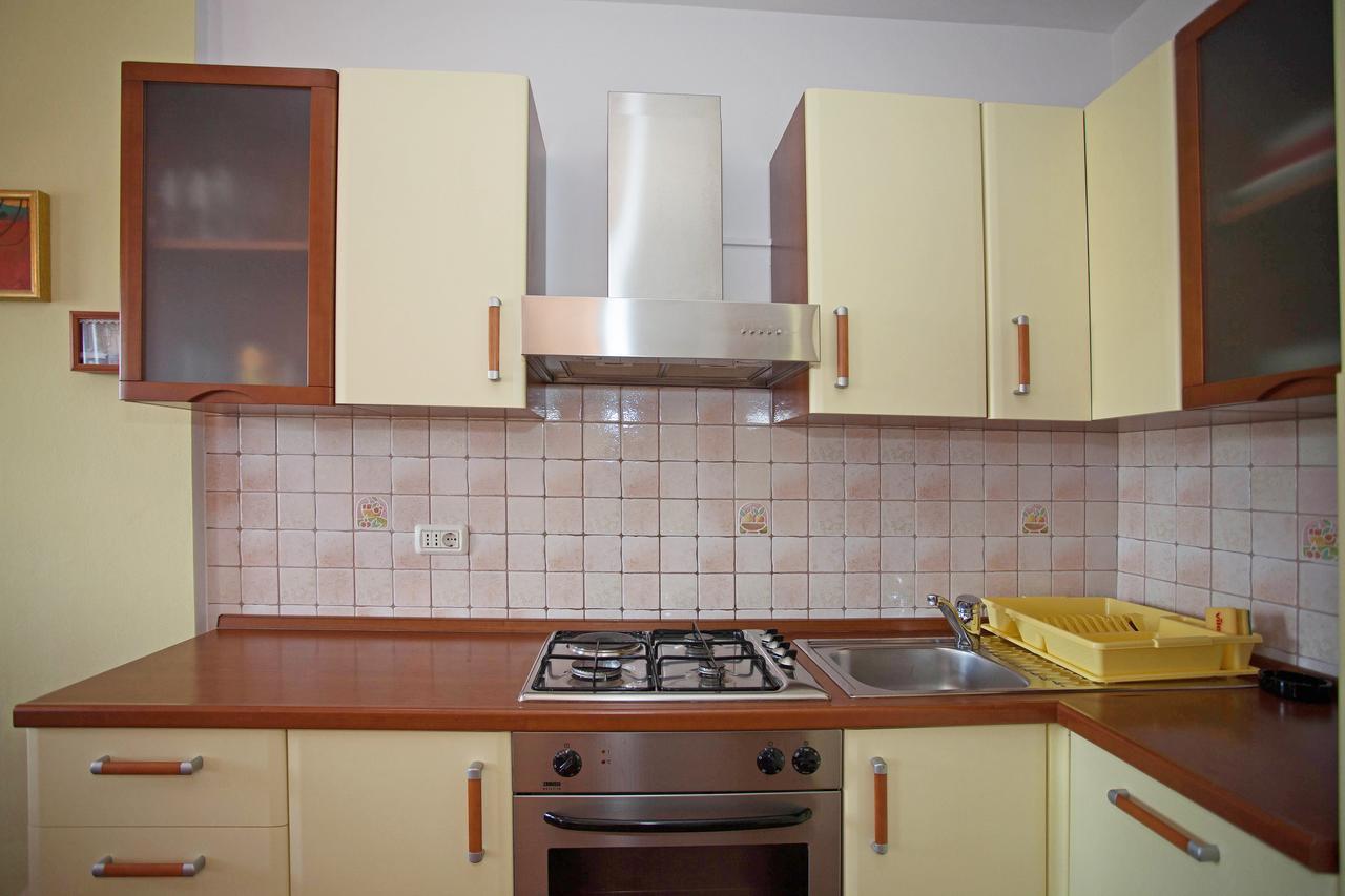 Apartment Pia Ровин Екстериор снимка